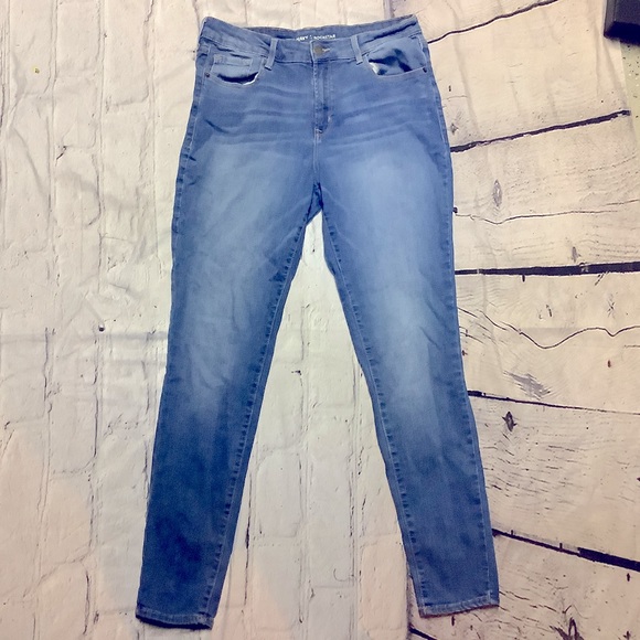 OLD NAVY ROCK STAR MID RISE. - Picture 1 of 4